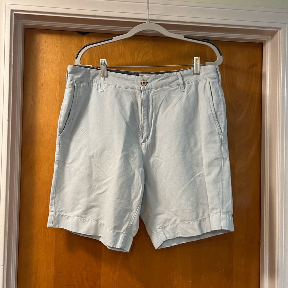 Faherty men’s shorts size 32 cotton/linen blend light blue 9” chino